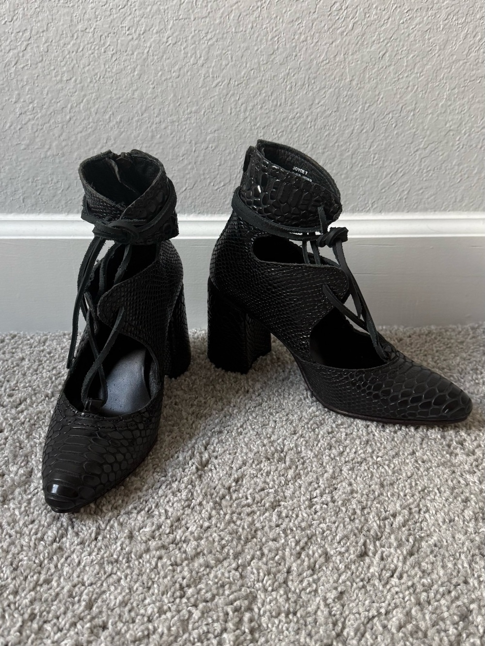Freebird Joyce Black Lace-Up Shoes - Picture 6 of 14